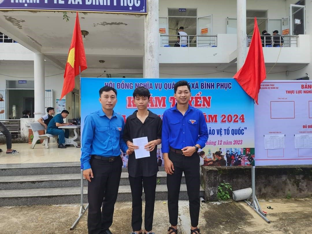 Nhờ công tác tuyên truyền vận động sâu rộng, xã Bình Phục có đến 13 thanh niên tình nguyện viết đơn nhập ngũ