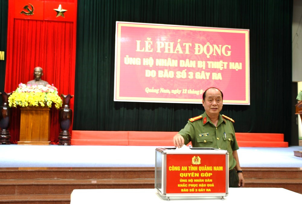 Dai ta Nguyen Hưu hop ung ho