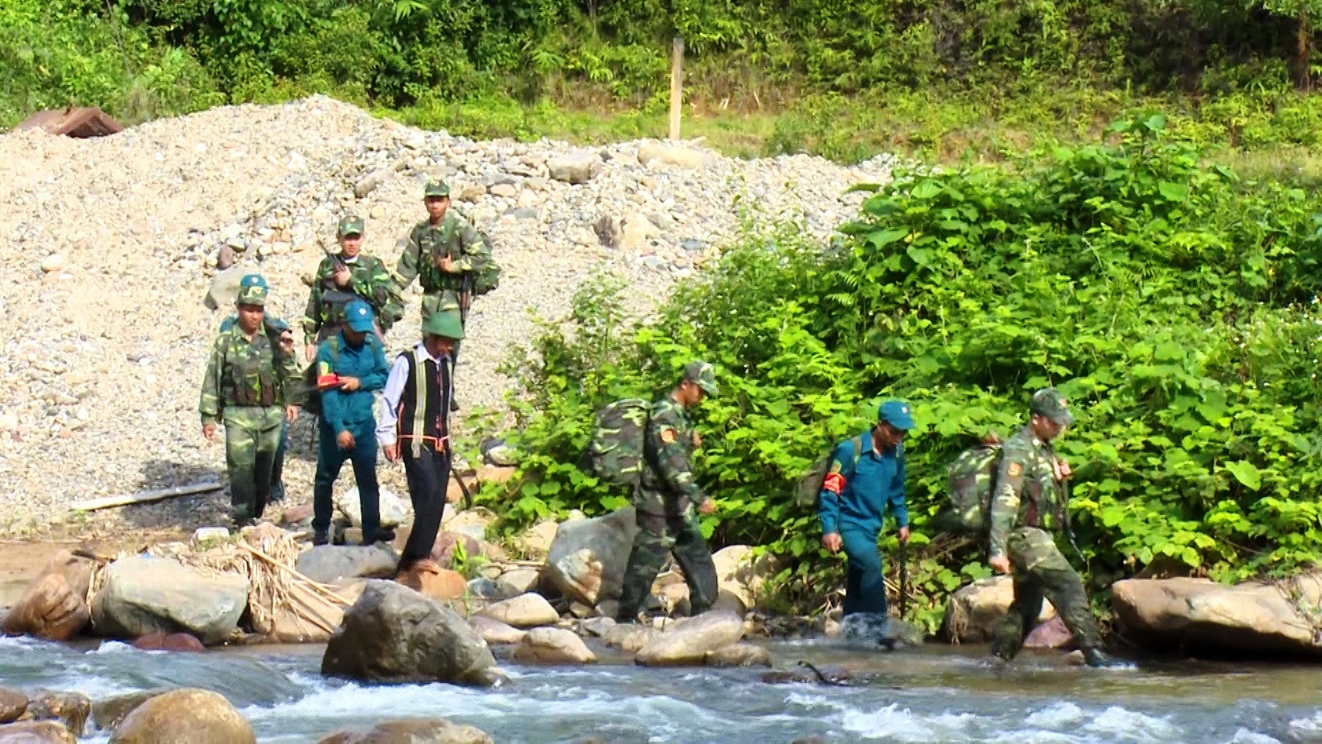 anh tuan tra Nam Giang bien gioi