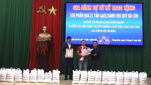 2025_binhphuc_tangquatet_2.jpg