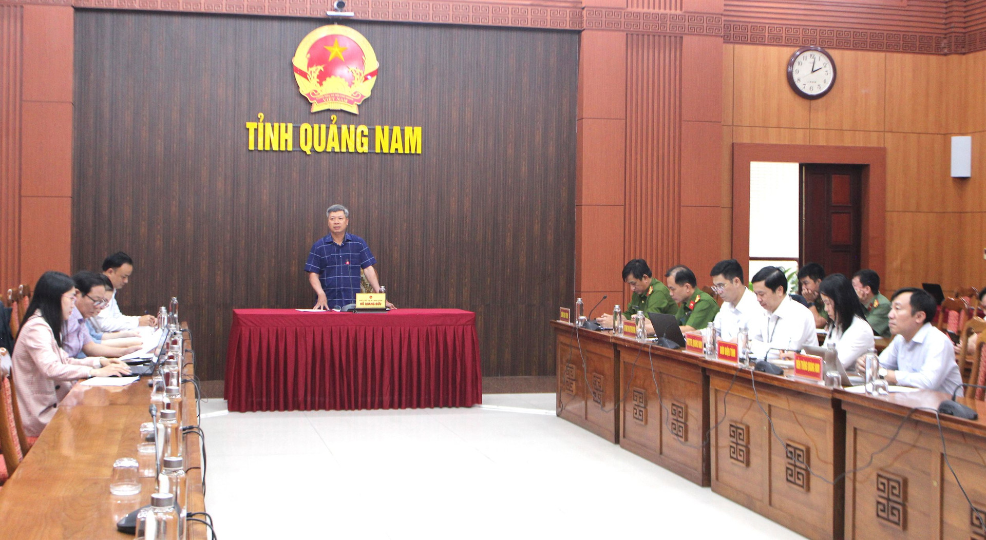 Quang cảnh cuộc họp