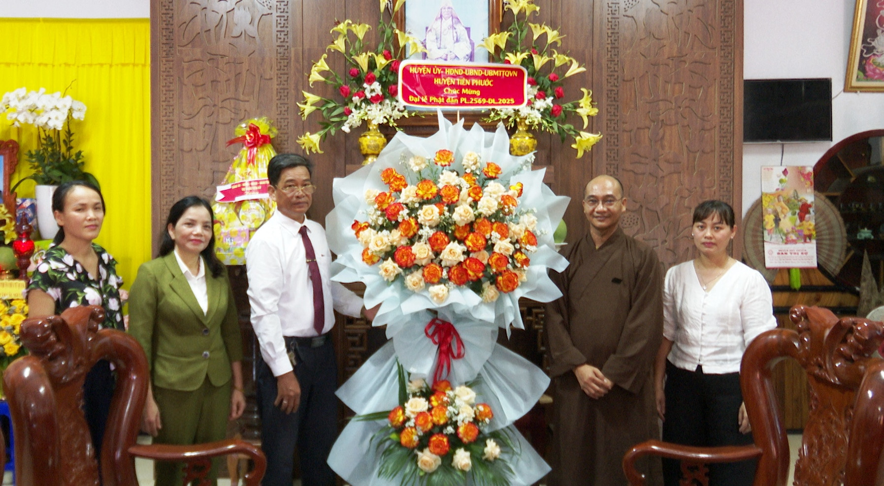 Lãnh đạo huyện Tiên Phước thăm, chúc mừng Đại lễ Phật đản – Phật lịch 2569