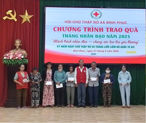 2025_binhphuc_traoquahongheo_2.jpg