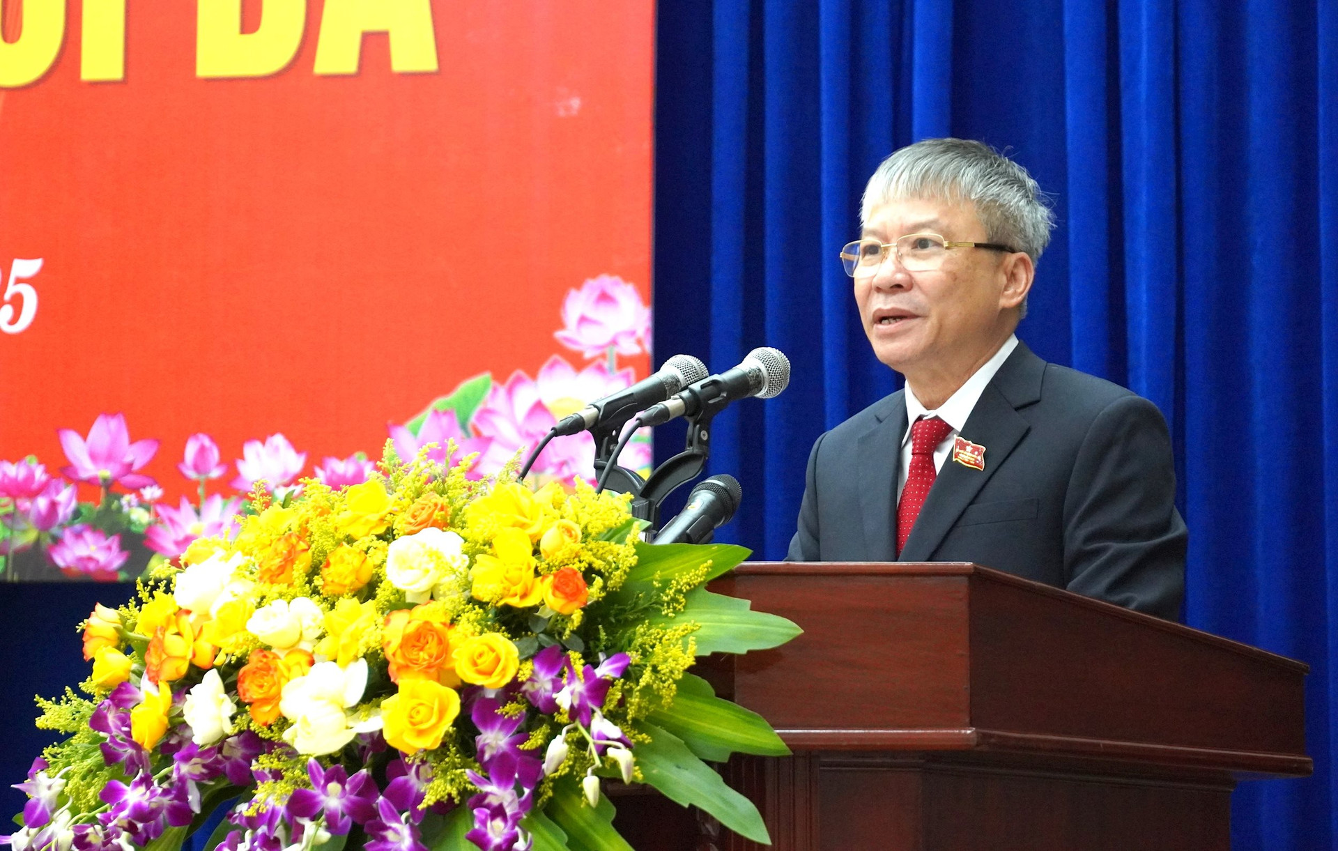 Chủ tịch HĐND tỉnh Nguyễn Đức Dũng phát biểu khai mạc kỳ họp.