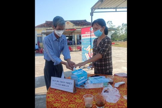 Cử tri Bình An nô nức đi bầu cử