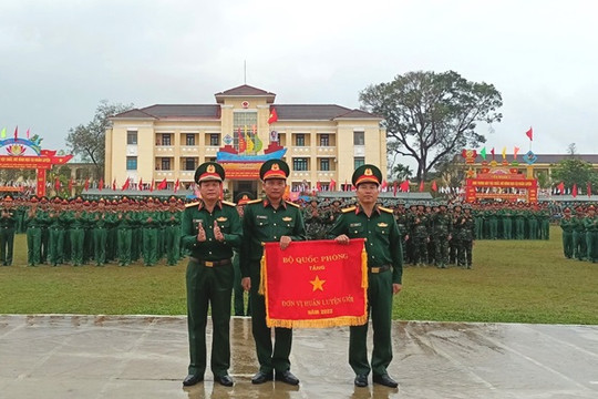 Chủ tịch UBND huyện Võ Văn Hùng dự Lễ ra quân huấn luyện tại Trung đoàn 143 - Sư đoàn 315 (QK 5)