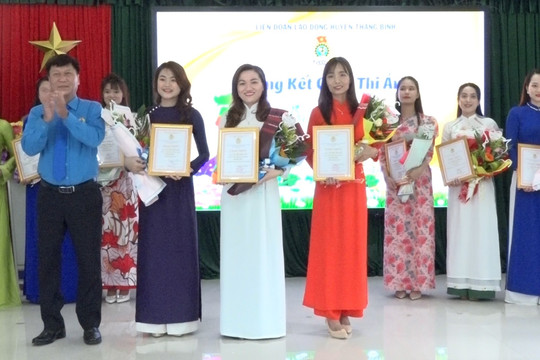 LĐLĐ huyện Thăng Bình trao giải cuộc thi “Duyên dáng áo dài Việt” năm 2023