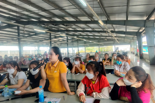 BHXH tỉnh Quảng Nam đối thoại với người lao động