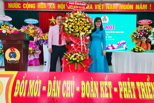 Đại hội Công đoàn bộ phận Phòng giao dịch Ngân hàng CSXH huyện Thăng Bình