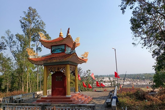 Tháng Tư- Nhớ về địa chỉ đỏ Núi Chùa Ngọc Sơn