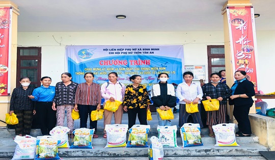 Bình Minh: Chi hội Phụ nữ thôn Tân An tổ chức “Phiên chợ giao lưu ẩm thực” và hô hát bài chòi