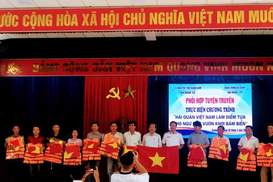 Tuyên truyền thực hiện chương trình  “Hải quân Việt Nam làm điểm tựa cho ngư dân vươn khơi bám biển”