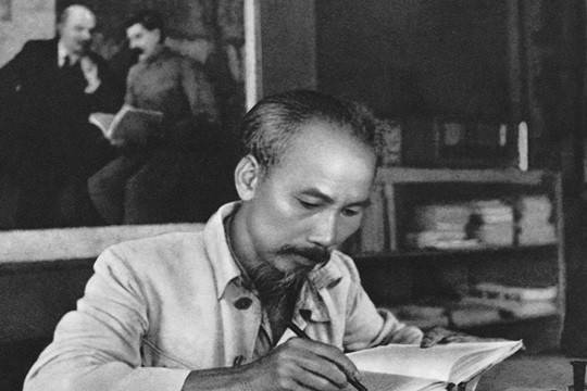 Chủ tịch Hồ Chí Minh - Anh hùng giải phóng dân tộc, lãnh tụ thiên tài của Đảng và Nhân dân, nhà văn hóa kiệt xuất của Việt Nam, người chiến sĩ lỗi lạc của phong trào cộng sản và công nhân quốc tế