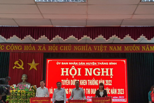 Thi đua yêu nước gắn với đẩy mạnh học tập và làm theo tư tưởng, đạo đức, phong cách Hồ Chí Minh