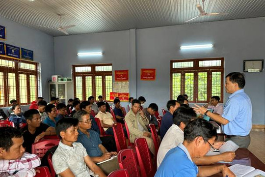 Tập huấn kỹ thuật cho cộng đồng dân cư thôn trong công tác quản lý bảo vệ rừng