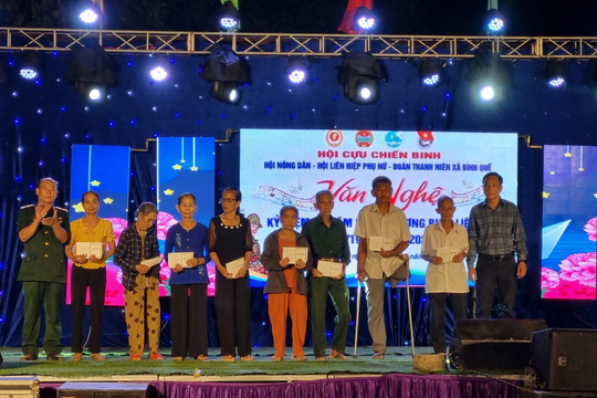 Bình Quế (Thăng Bình) văn nghệ huy động Quỹ đền ơn đáp nghĩa