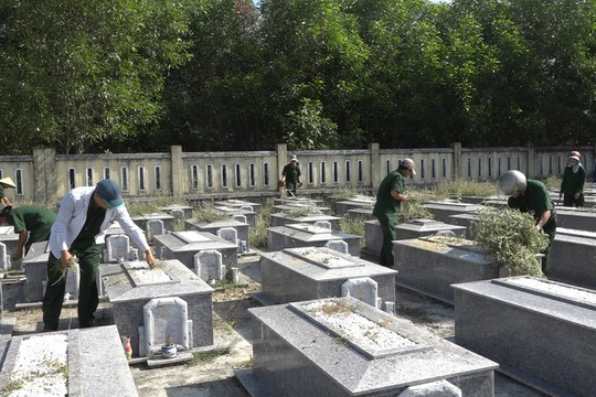 Hội viên CCB xã Bình Định Bắc tri ân cùng đồng đội