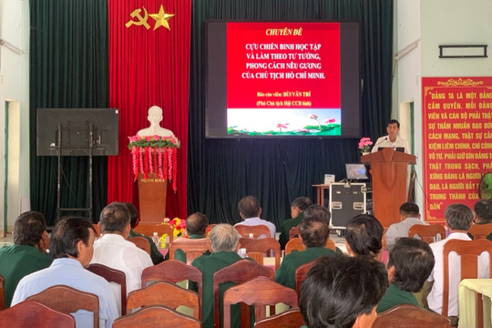 Hội Cựu chiến binh xã Bình Giang học tập chuyên đề năm 2023 “Cựu chiến binh học tập và làm theo tư tưởng, phong cách nêu gương của Chủ tịch Hồ Chí Minh”