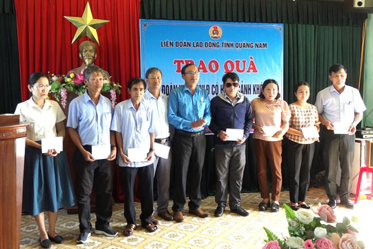 Trao 32 suất quà cho đoàn viên công đoàn khó khăn tại Thăng Bình