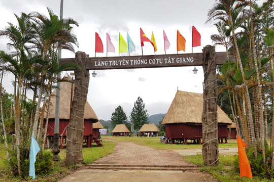 Bảo tồn văn hóa đặc trung để phát triển du lịch ở vùng núi