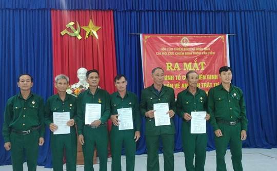 Chi hội CCB thôn Vân Tiên, xã Bình Đào ra mắt mô hình "Tổ CCB tự quản về an ninh trật tự"