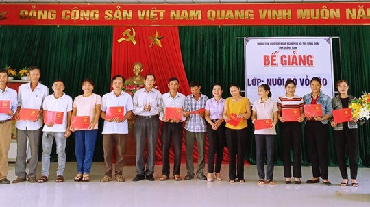 Bế giảng lớp nghề nuôi bò vỗ béo tại xã Bình Phú