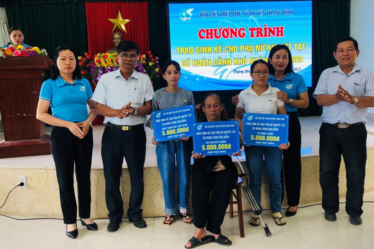 Thăng Bình trao sinh kế cho 3 phụ nữ khuyết tật