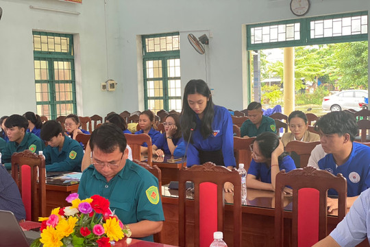 Chủ tịch UBND xã Bình Giang đối thoại với Thanh niên trên địa bàn xã