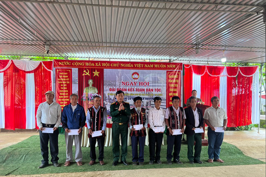 Chỉ huy trưởng Bộ CHQS tỉnh Quảng Nam dự Ngày hội Đại đoàn kết tại Khu dân cư ARéc