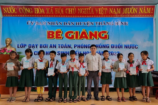 Bế giảng lớp dạy bơi tại Bình Định Nam