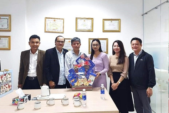 Lãnh đạo huyện thăm các Giáo xứ và Hội thánh Tin lành nhân ngày lễ Giáng sinh năm 2023