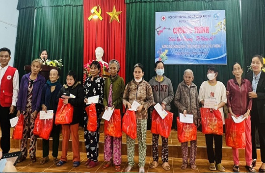 Mức quà tặng cho người có công với cách mạng dịp Tết Nguyên đán Giáp Thìn – 2024