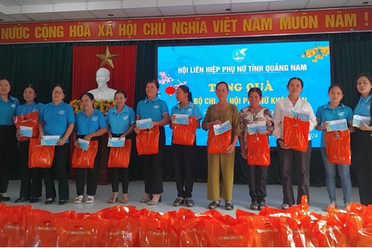 Hội LHPN tỉnh Quảng Nam trao quà tết tại Thăng Bình