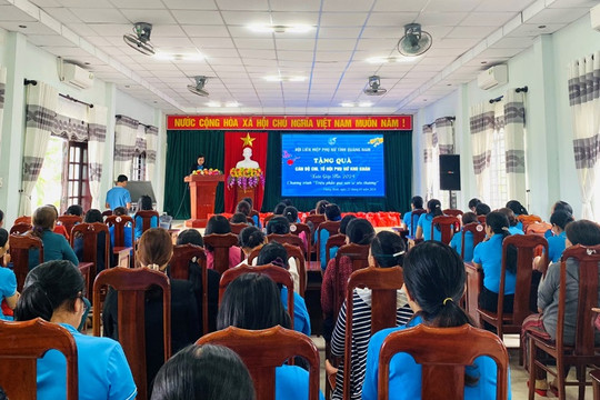 Trao 66 suất quà tết cho cán bộ chi, tổ Hội Phụ nữ khó khăn trên địa bàn huyện Thăng Bình