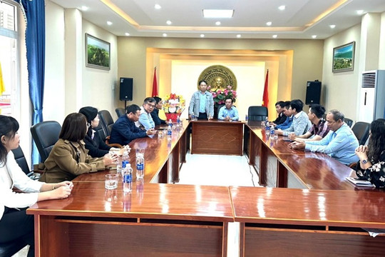 Đảng ủy - HĐND - UBND - UBMTTQVN xã Bình Dương thăm, chúc tết đơn vị kết nghĩa