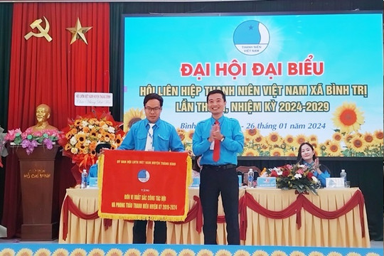 Hội LHTN xã Bình Trị nhận Cờ thi đua xuất sắc nhiệm kỳ 2019 - 2024