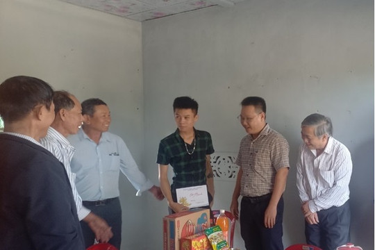 Thăng Bình thăm động viên thanh niên nhập ngũ gặp khó khăn đột xuất