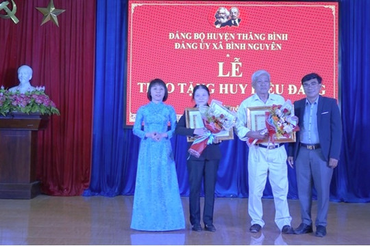 Bình Nguyên: Lễ trao huy hiệu đảng và kỷ niệm 94 năm ngày thành lập Đảng Cộng sản Việt Nam