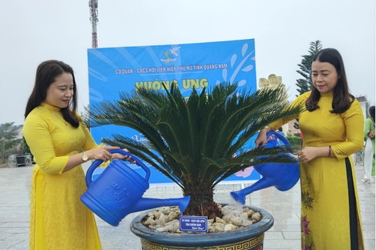 Hội LHPN tỉnh Quảng Nam trồng cây xanh tại Đài tưởng niệm cuộc đấu tranh Hà Lam – Chợ Được