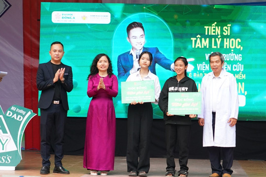 Chăm sóc sức khoẻ tinh thần cho học sinh THPT 2024 Đại học Đông Á đến với học sinh Quảng Nam