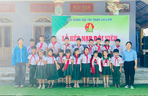 Liên Đội trường Tiểu học Kim Đồng tổ chức lễ kết nạp đội tại Nhà thờ Tiền Hiền Hà Lam