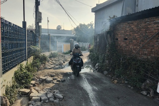 Cưỡng chế thu hồi đất hộ bà Bùi Thị Nuôi ( thị trấn Hà Lam)