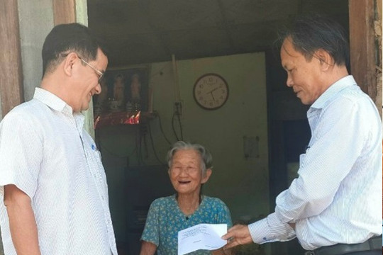 Lãnh đạo huyện Thăng Bình thăm người khuyết tật có hoàn cảnh khó khăn