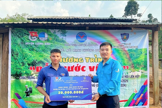 Tuổi trẻ Thăng Bình lắp đèn chiếu sáng, dẫn nước sạch về điểm trường vùng cao