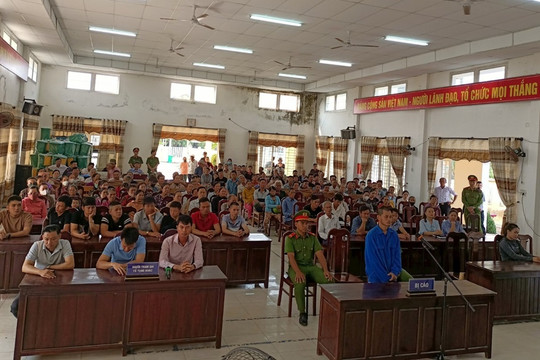 12 tháng tù cho hành vi chống người thi hành công vụ