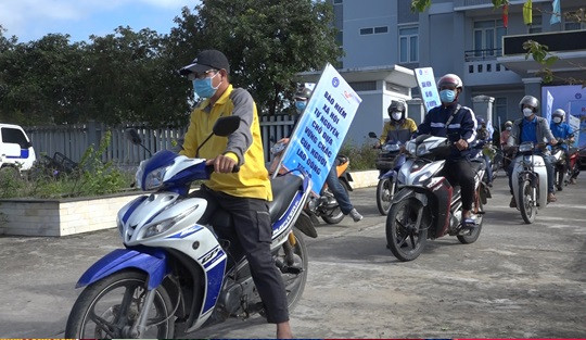 Tổ chức ra quân hưởng ứng Tháng vận động triển khai BHXH toàn dân