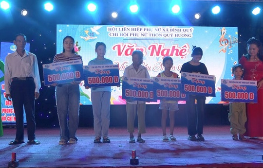 Thôn Quý Hương (xã Bình Quý) tổ chức đêm văn nghệ Nhịp cầu nhân ái