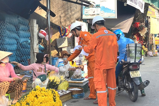 Điện lực Thăng Bình tuyên truyền tiết kiệm điện mùa nắng nóng