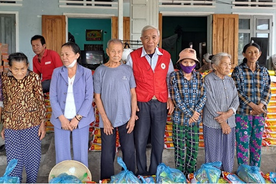 Các địa phương tổ chức trao quà nhân Tháng Nhân đạo “Hành trình nhân đạo - Trao nhận yêu thương”