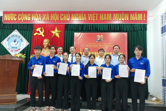 Thăng Bình chú trọng phát triển Đảng viên học sinh THPT